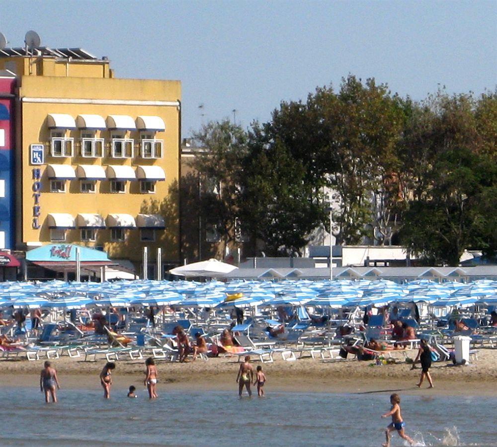 Hotel Amelia Fano Exterior foto